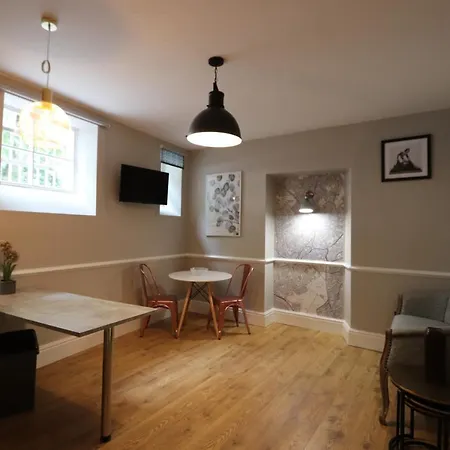 Alma In A Perfect Location Bristol