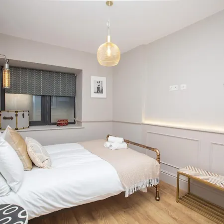 Alma In A Perfect Location Bristol