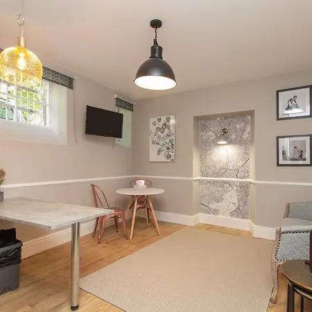 Alma In A Perfect Location Bristol