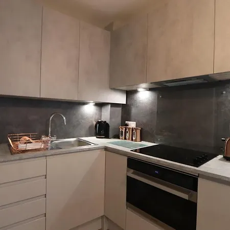 Alma In A Perfect Location Bristol