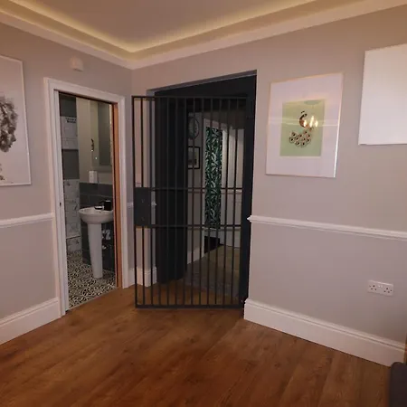 Alma In A Perfect Location 布里斯托