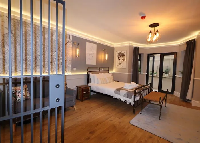 Alma In A Perfect Location Bristol