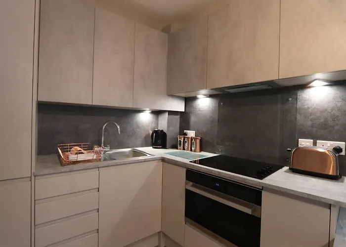 Alma In A Perfect Location בריסטול