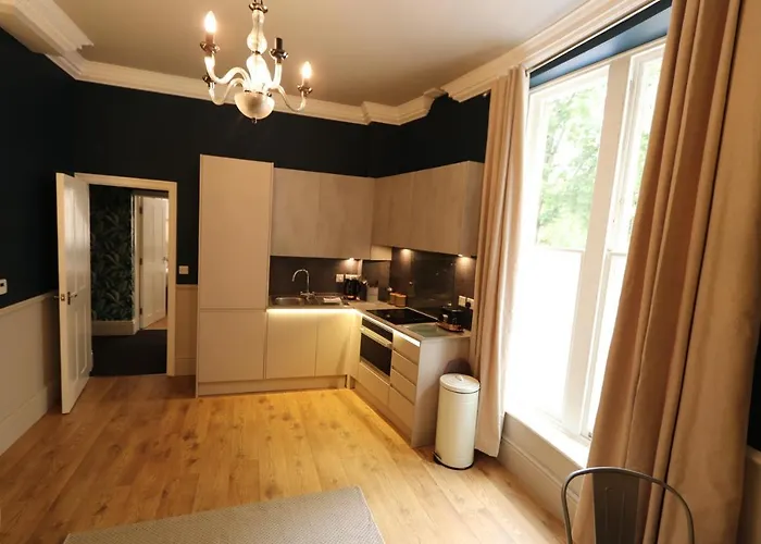 Alma In A Perfect Location בריסטול