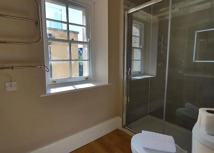 Alma In A Perfect Location בריסטול