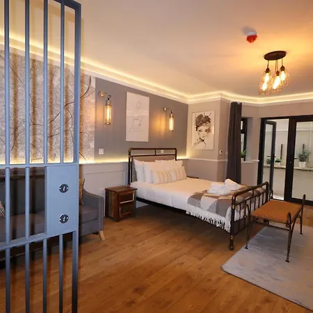 Alma In A Perfect Location Bristol