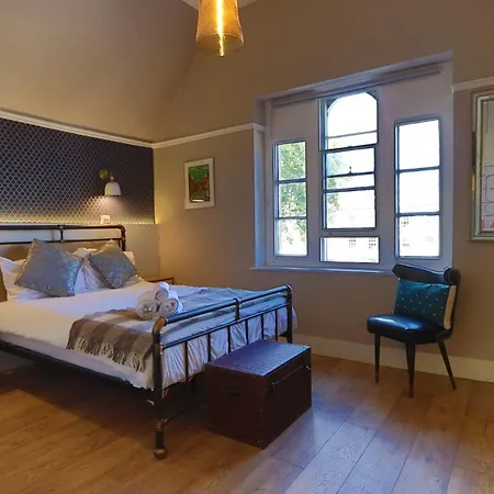 Alma In A Perfect Location Bristol