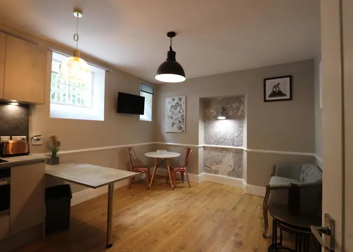 Alma In A Perfect Location Bristol