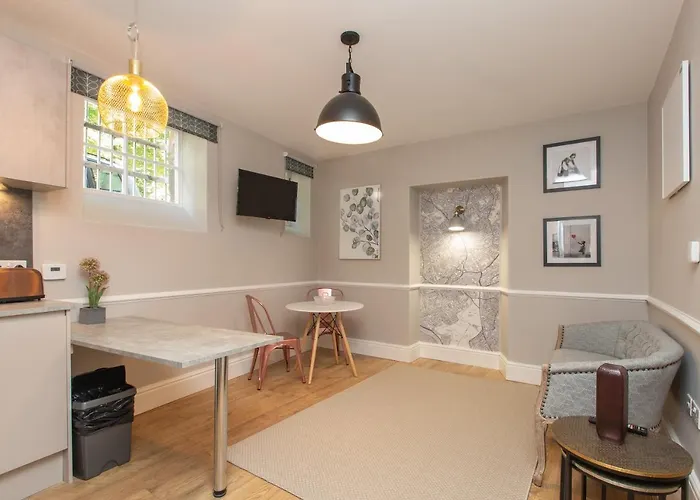 Alma In A Perfect Location Bristol