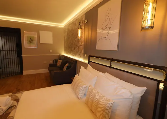 Alma In A Perfect Location Bristol